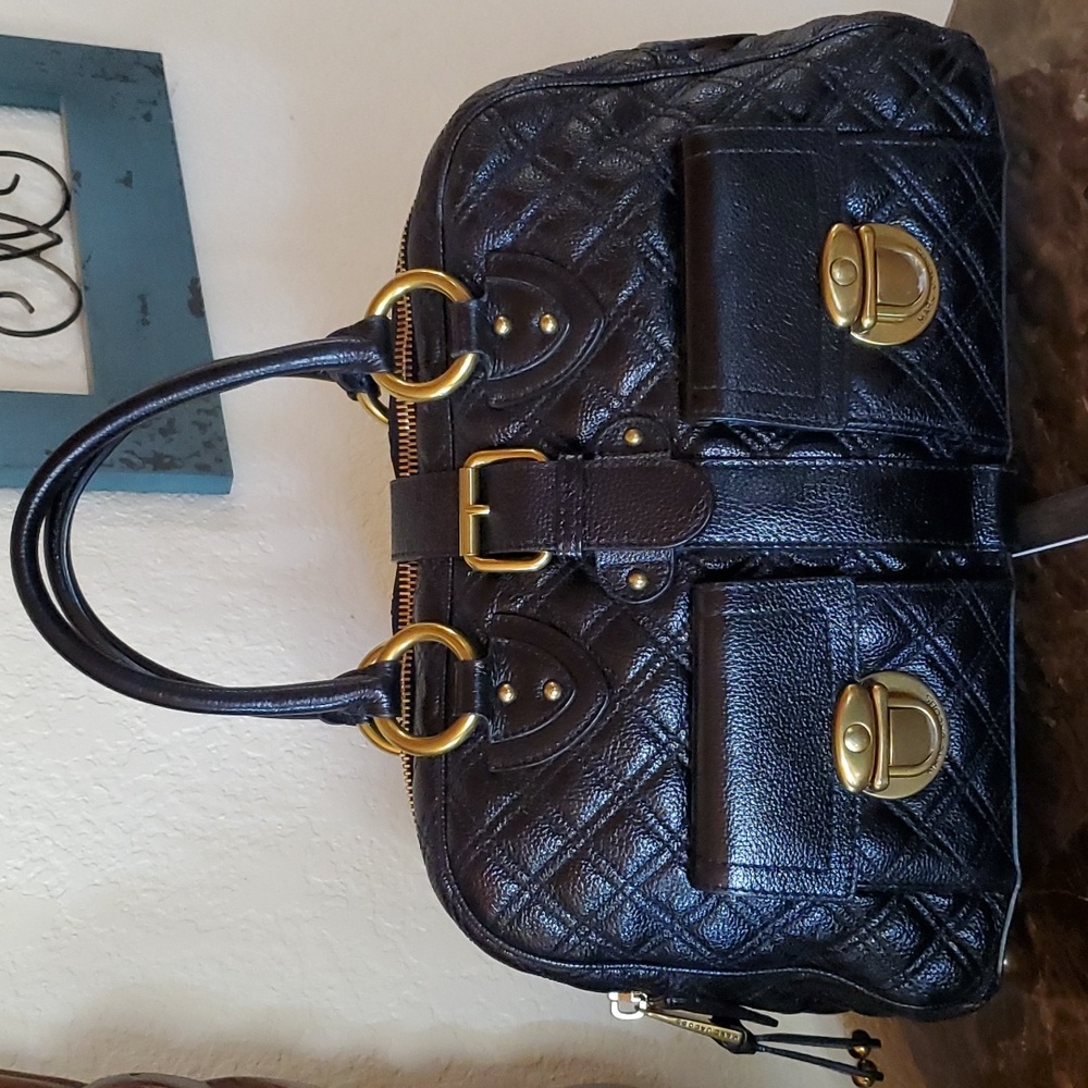 Elegant Black Quilted Handbag